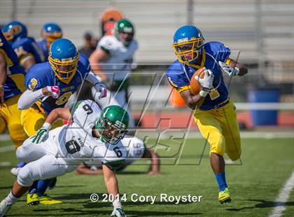 Thumbnail 2 in Maret vs Bell photogallery.