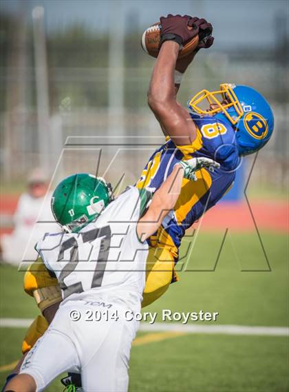 Thumbnail 1 in Maret vs Bell photogallery.