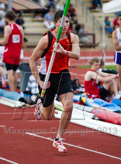 Thumbnail 2 in Stanford Invitational Long Jump and Pole Vault photogallery.