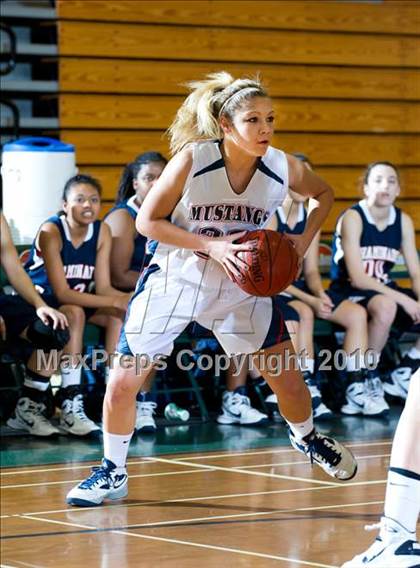 Thumbnail 3 in Yorba Linda vs. Chaminade (Santa Barbara Tournament of Champions) photogallery.