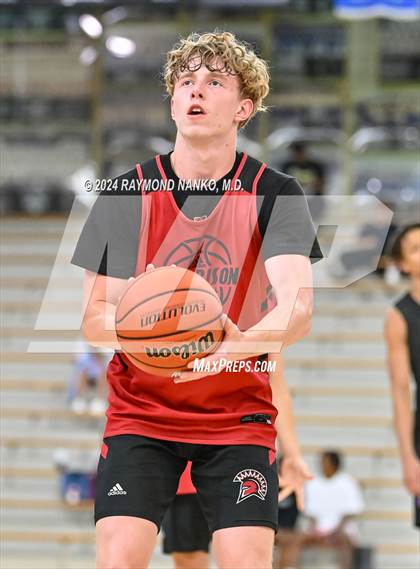 Thumbnail 2 in Ben Davis vs Harrison (IBCA / IHSAA Showcase) photogallery.