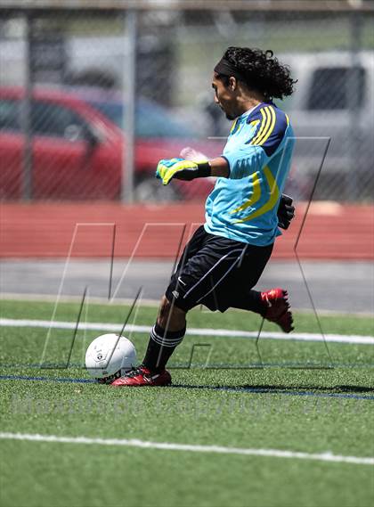 Thumbnail 2 in Poteet vs. Kilgore (UIL 4A Region 2 Final) photogallery.