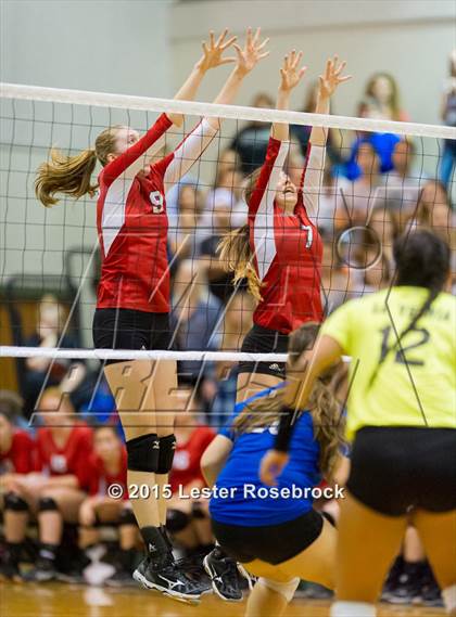 Thumbnail 2 in La Vernia vs. Columbus photogallery.