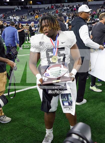 Thumbnail 3 in South Oak Cliff vs. Randle (UIL 5A Division II Football Final Medal Ceremony) photogallery.