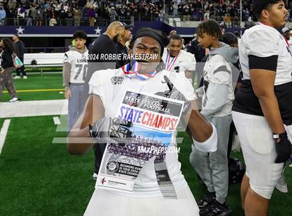 Thumbnail 3 in South Oak Cliff vs. Randle (UIL 5A Division II Football Final Medal Ceremony) photogallery.