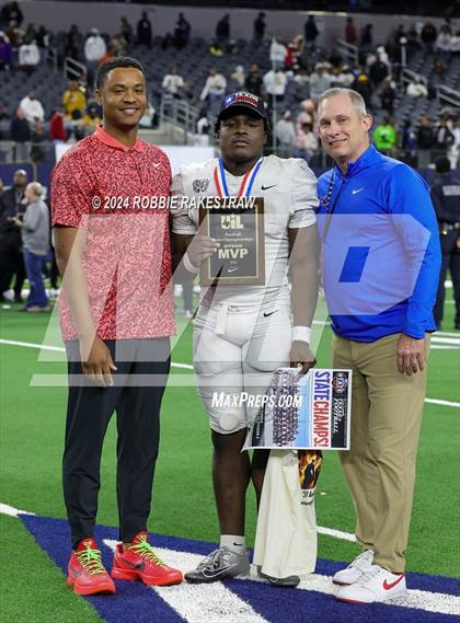 Thumbnail 3 in South Oak Cliff vs. Randle (UIL 5A Division II Football Final Medal Ceremony) photogallery.