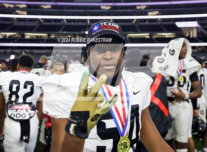 Thumbnail 2 in South Oak Cliff vs. Randle (UIL 5A Division II Football Final Medal Ceremony) photogallery.