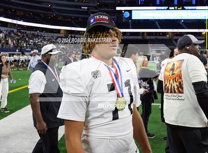 Thumbnail 3 in South Oak Cliff vs. Randle (UIL 5A Division II Football Final Medal Ceremony) photogallery.