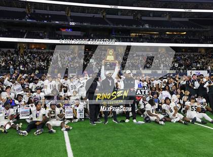 Thumbnail 2 in South Oak Cliff vs. Randle (UIL 5A Division II Football Final Medal Ceremony) photogallery.
