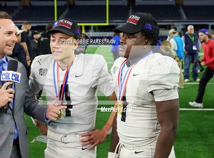 Thumbnail 2 in South Oak Cliff vs. Randle (UIL 5A Division II Football Final Medal Ceremony) photogallery.