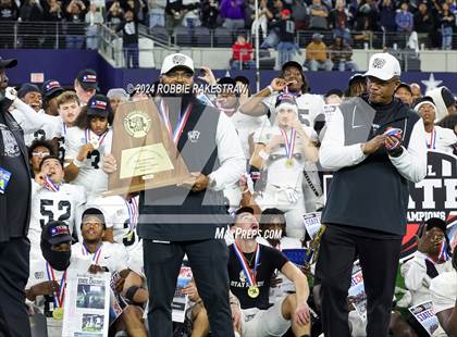 Thumbnail 3 in South Oak Cliff vs. Randle (UIL 5A Division II Football Final Medal Ceremony) photogallery.
