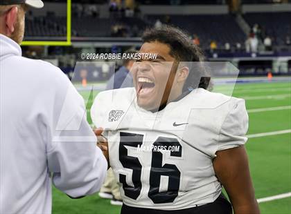 Thumbnail 2 in South Oak Cliff vs. Randle (UIL 5A Division II Football Final Medal Ceremony) photogallery.