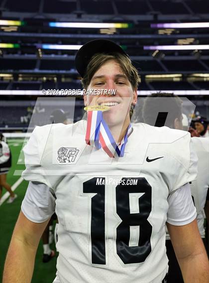 Thumbnail 3 in South Oak Cliff vs. Randle (UIL 5A Division II Football Final Medal Ceremony) photogallery.