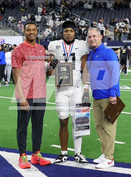Thumbnail 1 in South Oak Cliff vs. Randle (UIL 5A Division II Football Final Medal Ceremony) photogallery.