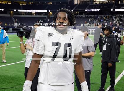 Thumbnail 3 in South Oak Cliff vs. Randle (UIL 5A Division II Football Final Medal Ceremony) photogallery.