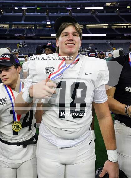 Thumbnail 2 in South Oak Cliff vs. Randle (UIL 5A Division II Football Final Medal Ceremony) photogallery.
