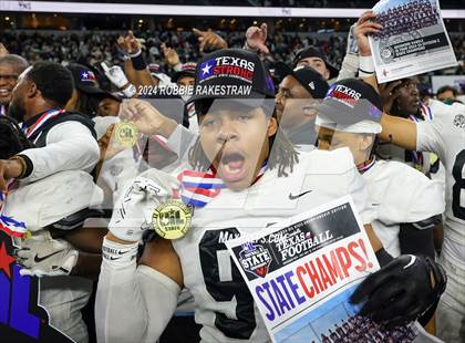 Thumbnail 2 in South Oak Cliff vs. Randle (UIL 5A Division II Football Final Medal Ceremony) photogallery.