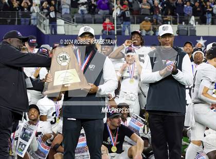 Thumbnail 2 in South Oak Cliff vs. Randle (UIL 5A Division II Football Final Medal Ceremony) photogallery.