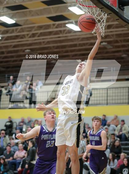 Thumbnail 3 in Mount Juliet vs Portland (TSSAA District 9-AAA Quarterfinal) photogallery.