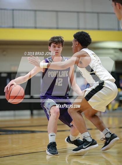 Thumbnail 3 in Mount Juliet vs Portland (TSSAA District 9-AAA Quarterfinal) photogallery.