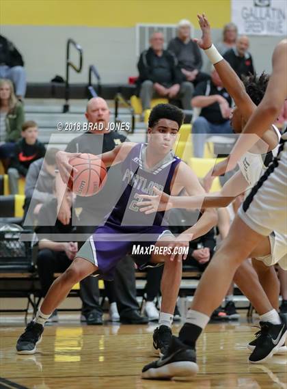 Thumbnail 3 in Mount Juliet vs Portland (TSSAA District 9-AAA Quarterfinal) photogallery.
