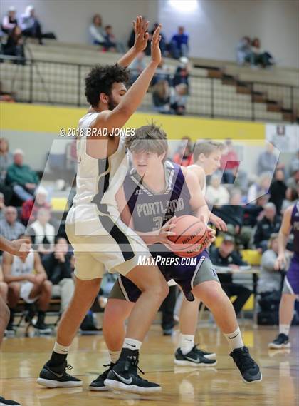 Thumbnail 1 in Mount Juliet vs Portland (TSSAA District 9-AAA Quarterfinal) photogallery.