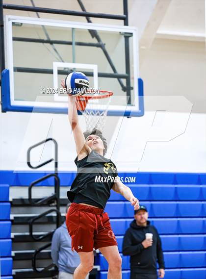 Thumbnail 2 in Monrovia vs. Oaks Christian (Culver City Invitational) photogallery.