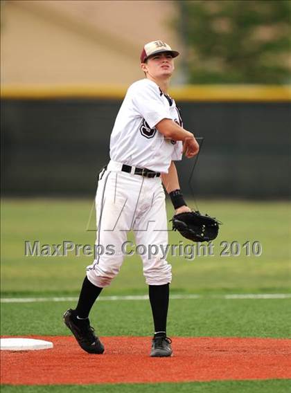 Thumbnail 3 in Midway vs Whitehouse (Texas 4A Region II Playoffs) photogallery.