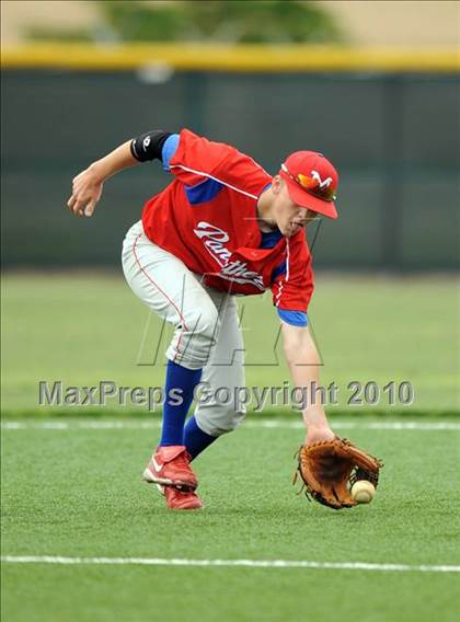 Thumbnail 3 in Midway vs Whitehouse (Texas 4A Region II Playoffs) photogallery.