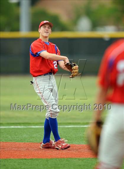 Thumbnail 3 in Midway vs Whitehouse (Texas 4A Region II Playoffs) photogallery.