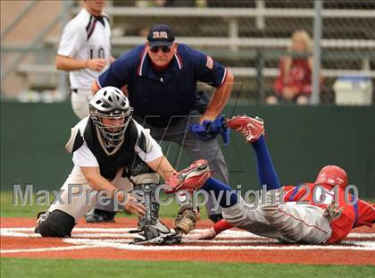 Thumbnail 1 in Midway vs Whitehouse (Texas 4A Region II Playoffs) photogallery.