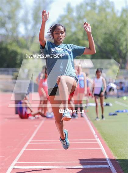 Thumbnail 3 in Sierra Foothill League Tri Meet photogallery.