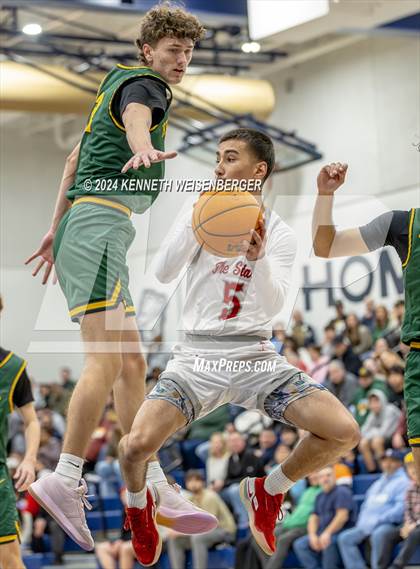 Thumbnail 2 in North vs. Kingsburg photogallery.