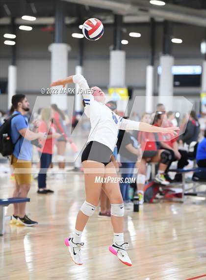 Thumbnail 2 in La Jolla Country Day vs. Rancho (Nike TOC Southwest) photogallery.