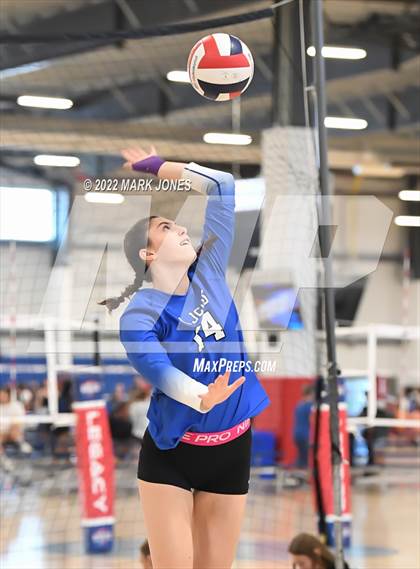 Thumbnail 2 in La Jolla Country Day vs. Rancho (Nike TOC Southwest) photogallery.