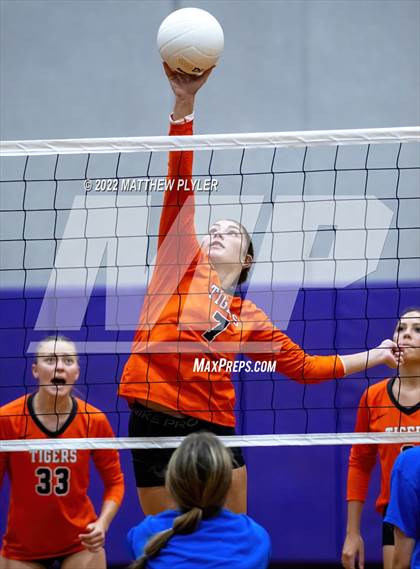 Thumbnail 3 in South View vs Triton (Jack Britt's 19th Annual Volleyball Jamboree)(scrimmage) photogallery.