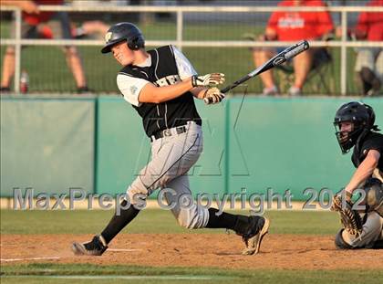 Thumbnail 2 in Archer City vs. Trenton (UIL 1A Region 2 semifinals) photogallery.