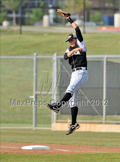 Thumbnail 1 in Archer City vs. Trenton (UIL 1A Region 2 semifinals) photogallery.