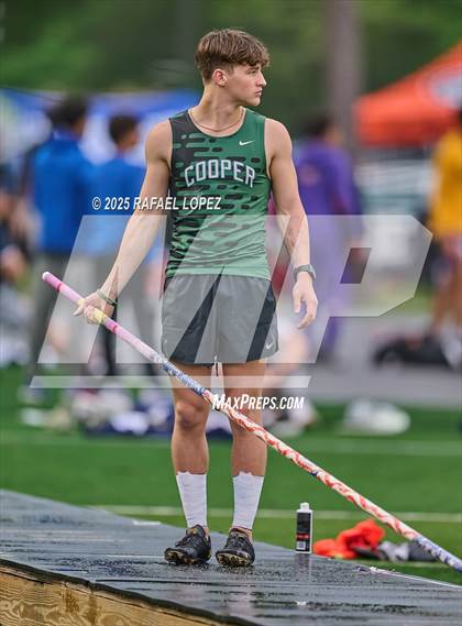 Thumbnail 3 in Cooper Dragon Invitational (Pole Vault) photogallery.