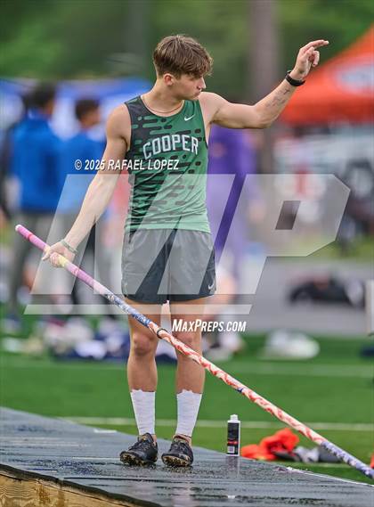 Thumbnail 1 in Cooper Dragon Invitational (Pole Vault) photogallery.