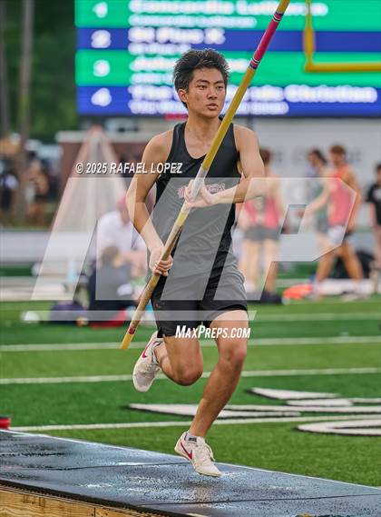 Thumbnail 2 in Cooper Dragon Invitational (Pole Vault) photogallery.