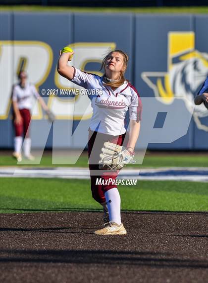 Thumbnail 1 in White Oak vs. Atlanta (UIL 3A Area Playoff) photogallery.
