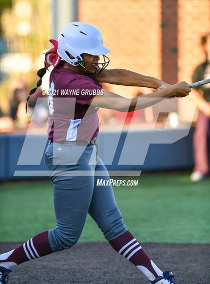 Thumbnail 2 in White Oak vs. Atlanta (UIL 3A Area Playoff) photogallery.