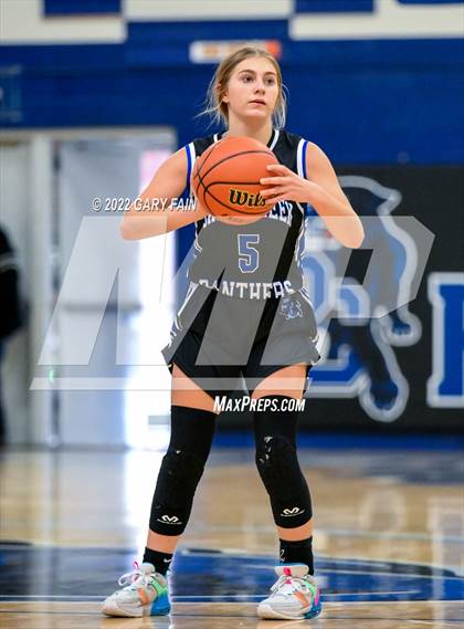 Thumbnail 2 in South Pittsburg vs Sale Creek (Battle At The Creek) photogallery.