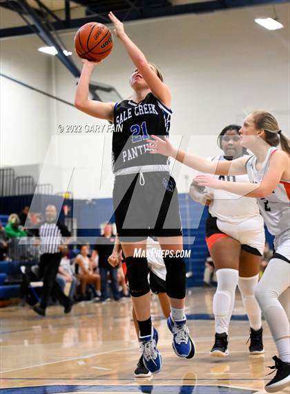 Thumbnail 2 in South Pittsburg vs Sale Creek (Battle At The Creek) photogallery.