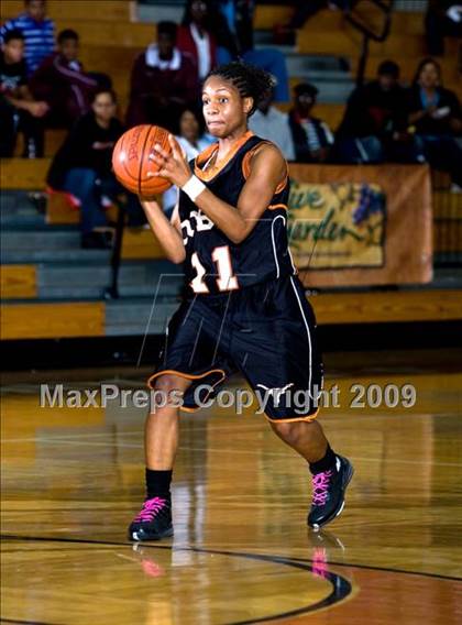 Thumbnail 2 in Dobie vs Cypress Creek (McDonalds Texas Invitational) photogallery.
