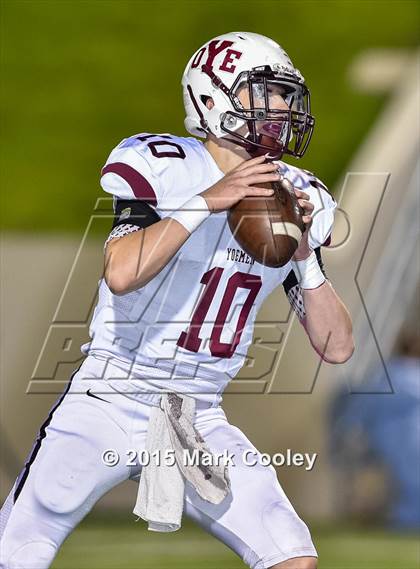 Thumbnail 3 in Cameron Yoe vs. McGregor (UIL 3A Bi-District) photogallery.