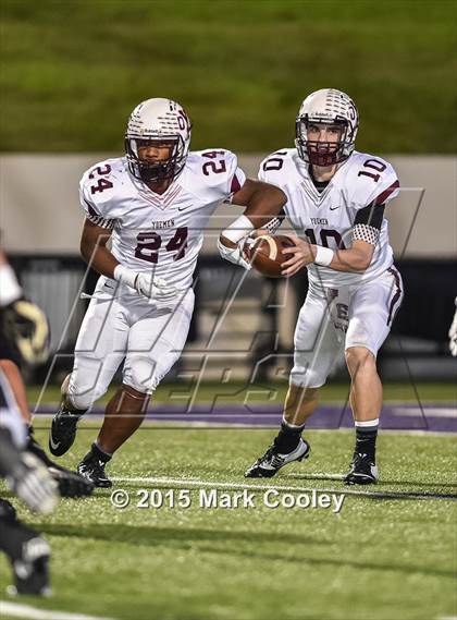 Thumbnail 3 in Cameron Yoe vs. McGregor (UIL 3A Bi-District) photogallery.