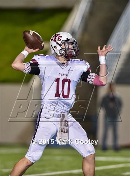 Thumbnail 1 in Cameron Yoe vs. McGregor (UIL 3A Bi-District) photogallery.