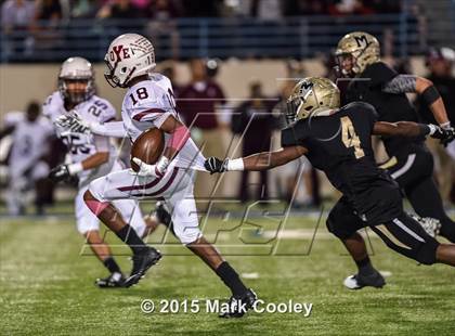 Thumbnail 3 in Cameron Yoe vs. McGregor (UIL 3A Bi-District) photogallery.